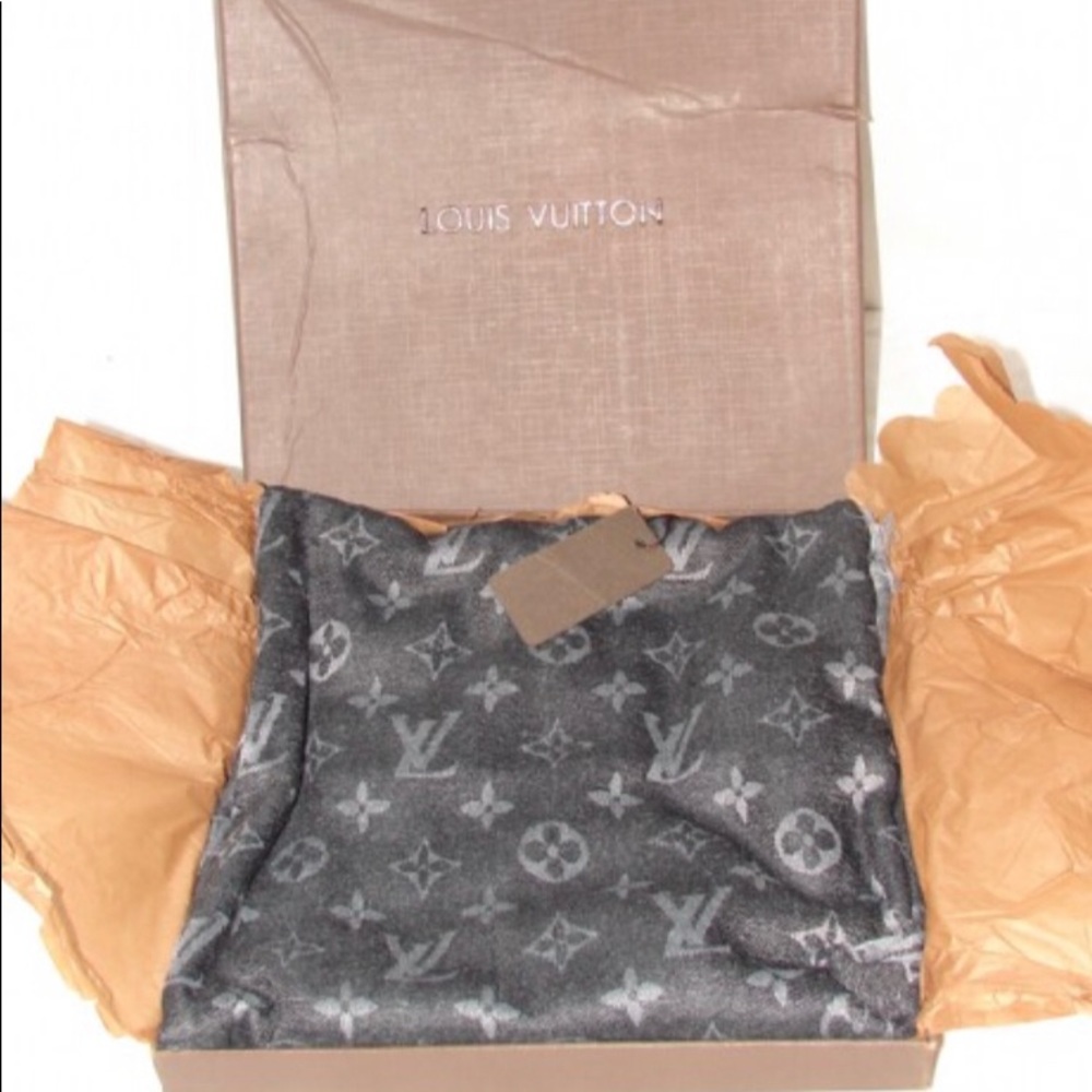 Louis Vuitton Monogram Shawl